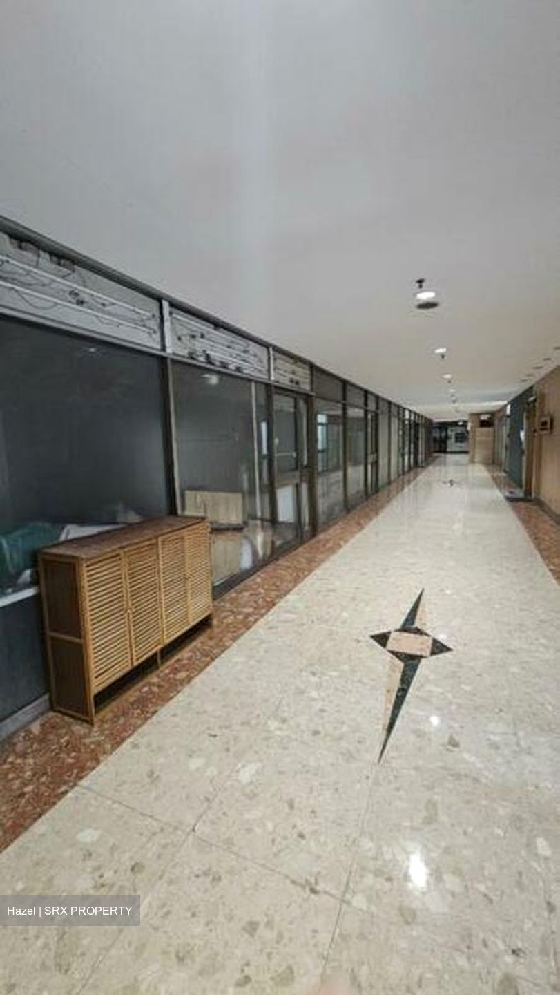 High Street Centre (D6), Office #525457301